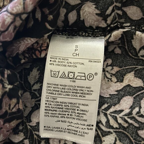 ✨3 for $18✨ Old Navy Women’s Floral Ruffled Tank - Picture 3 of 3